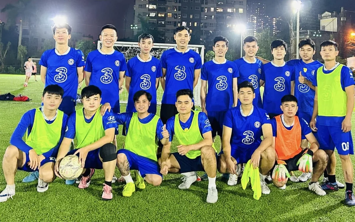 Sân bóng sau giờ làm